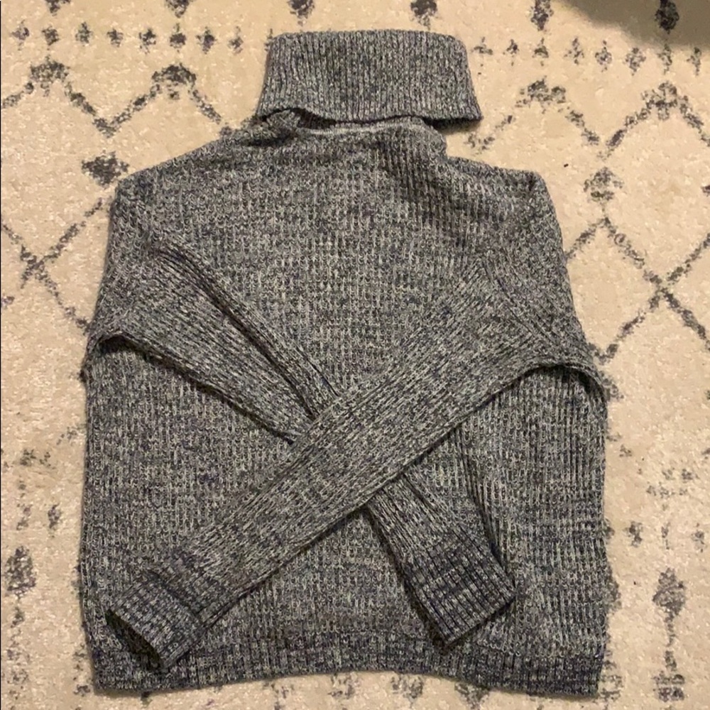 Gray heathered knit turtle neck